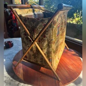 Vintage folding sewing tote basket / magazine rack with Americana fabric